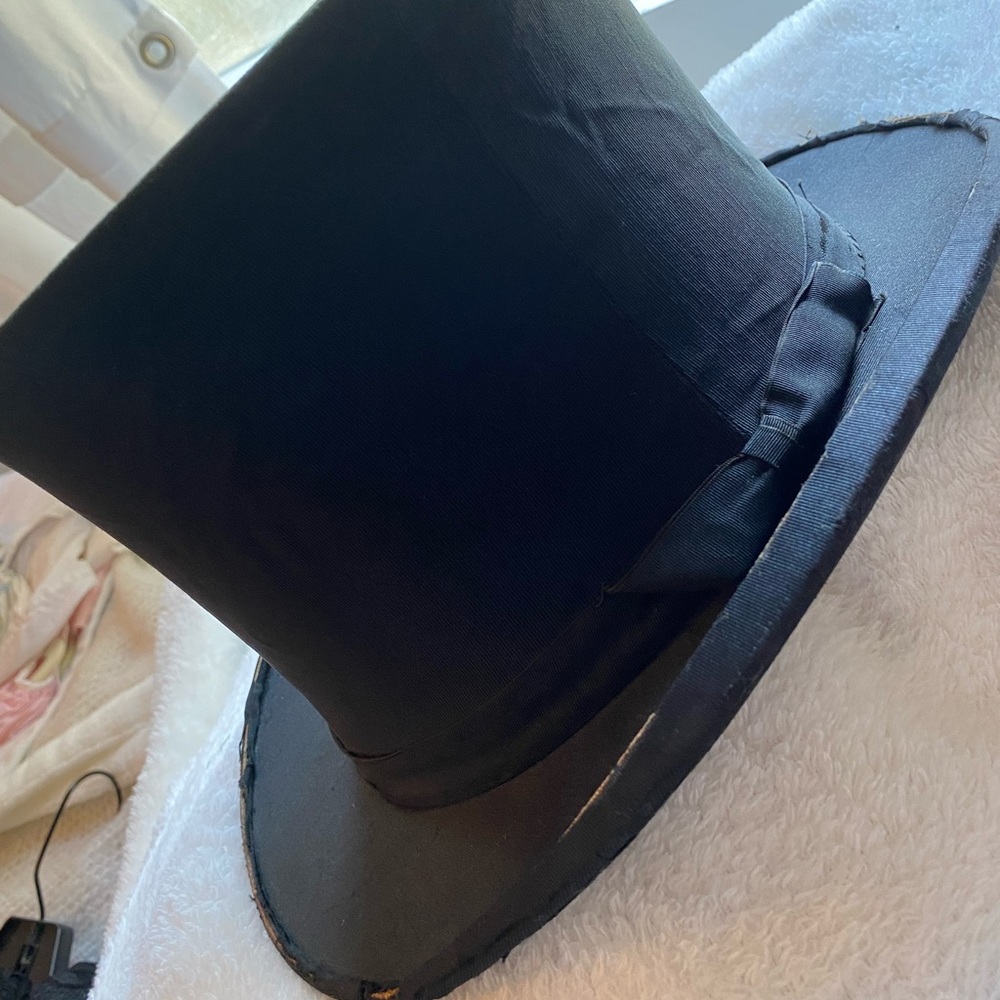 Vintage collapsible top hat
